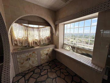 Farm & Agricultural Land