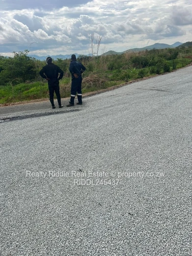 1250m² Bindura Stand — Tar Road, Water Tanks & Views