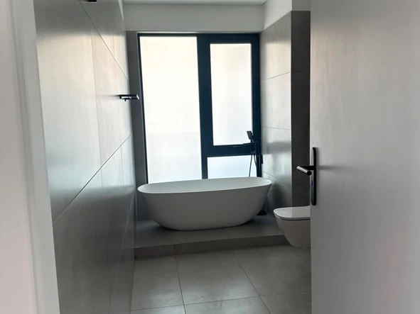 4 Bedroom Flat & Apartment