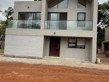 4 Bedroom Flat & Apartment