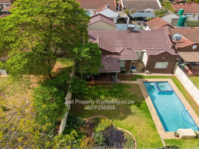 Townhouse In Prime Location