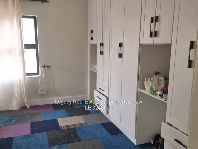 High-End Helesvale Home With Gym & Borehole.