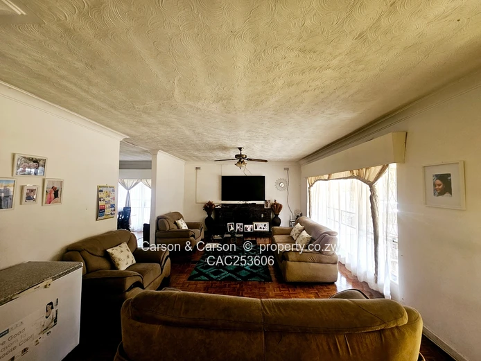 4 bedroomed house for sale in Queensdale