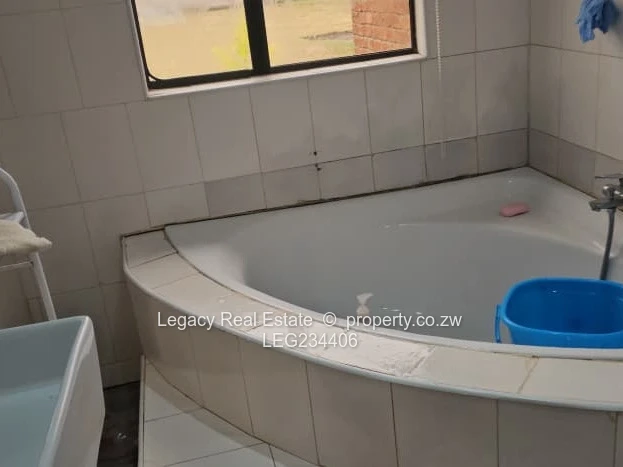 Sally Mugabe – Solid Family Home on 2000sqm for Sale