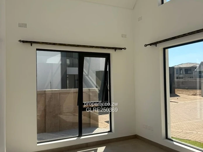 Modern 4-Bed Flat in Borrowdale — Borehole & Solar