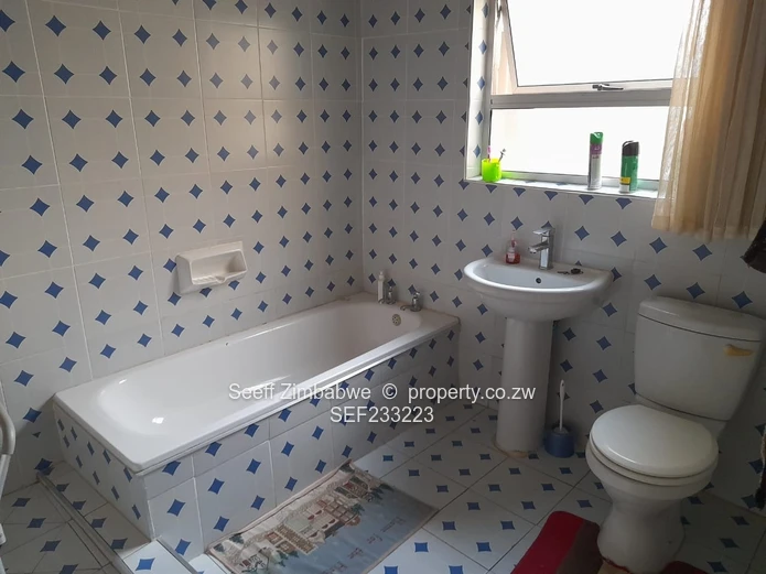 Avondale West Gem: Spacious Family Living with Cottage and Abundant Water Supply!