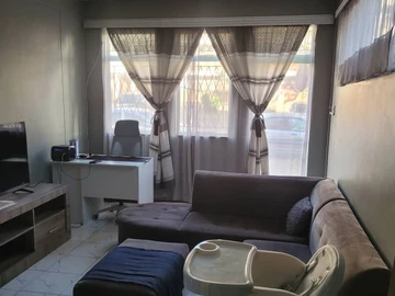 2 Bedroom Flat & Apartment