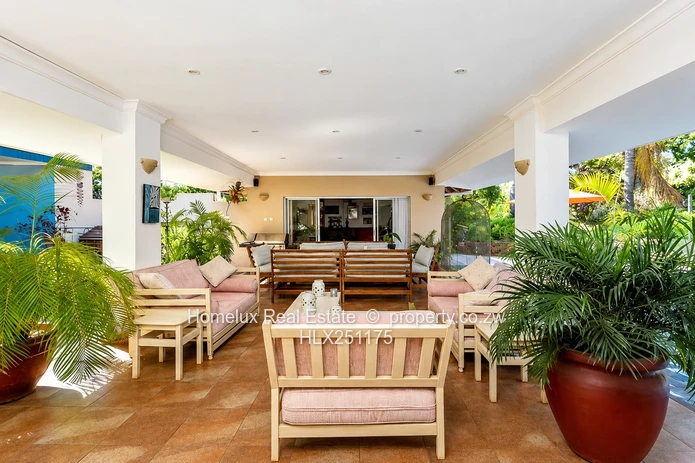 Boscobel Drive East – Luxury 4-Bedroom Family Home on 1 Acre
