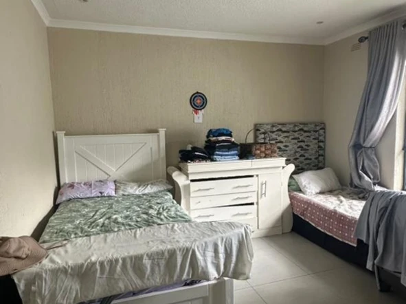 3 Bedroom Flat & Apartment