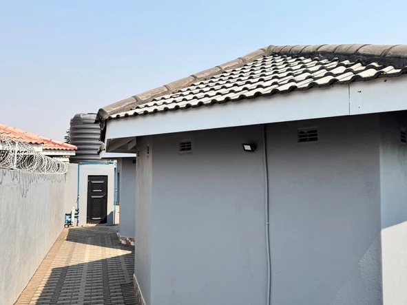 3 Bedroom Flat & Apartment
