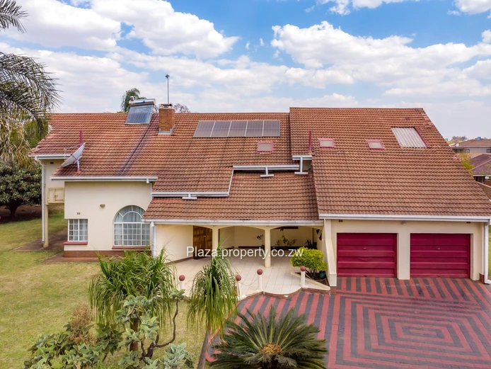 6 Bedroomed House For Sale In Borrowdale West