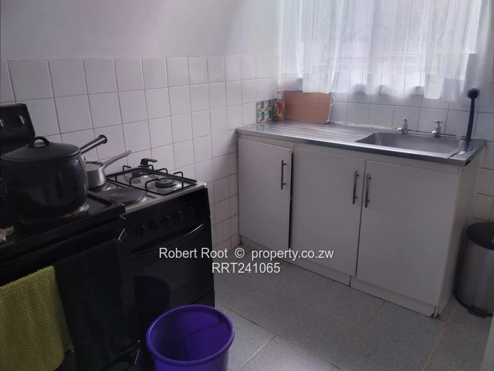 2 bed duplex flat in Avondale West