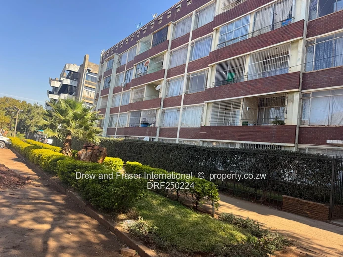 1-Bed Flat at The Rembrandt, Avenues - Borehole & Parking