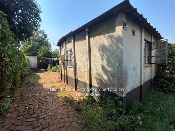 2 roomed cottage for sale in Dzivarasekwa 2-COUNCIL CESSION 