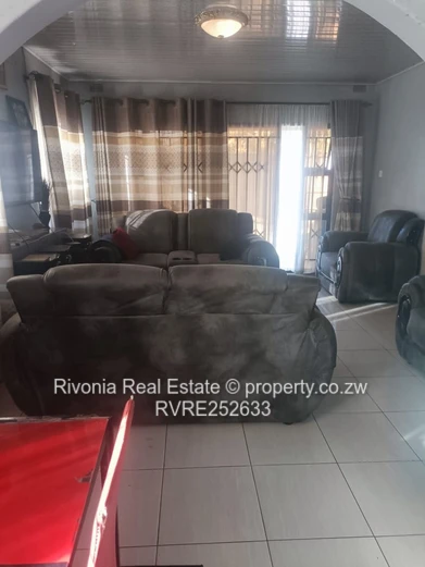 Chitungwiza 5-Bed Home with Borehole & Built-in Wardrobes