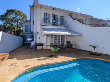 3 Bedroom Flat & Apartment