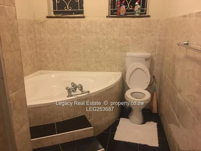 Alexandra Park: 4-Bed Family Home with Pool & Borehole