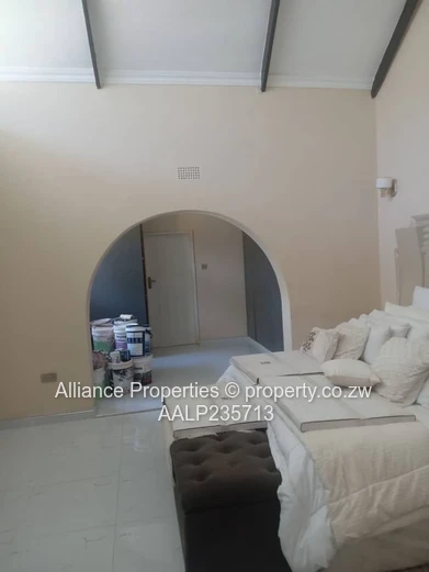 Luxurious 3-Bedroom En-Suite Cluster with Borehole in Prime Helensvale