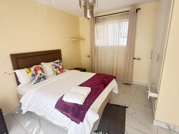 2 Bedroom Flat & Apartment