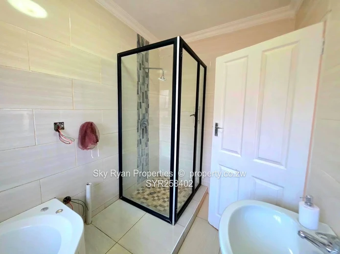 5-Bedroom Family Home For Sale - Madokero ??*