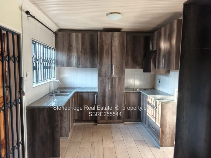 3 Bedroom House in Lochview To Rent