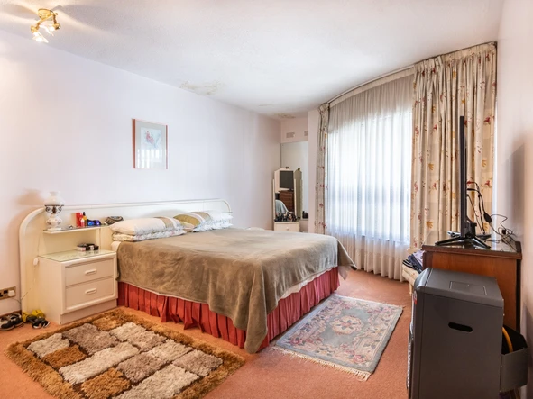 3 Bedroom Flat & Apartment