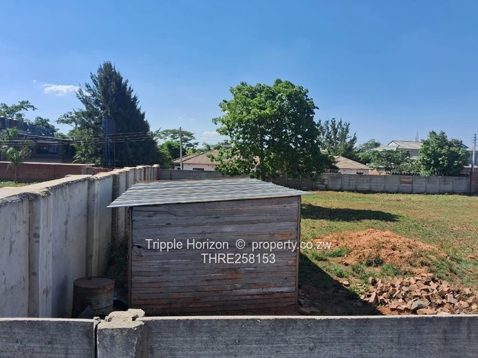 Fenced 2000m² Mandara Plot — Main Road Frontage