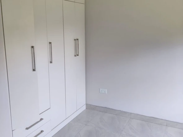 2 Bedroom Flat & Apartment