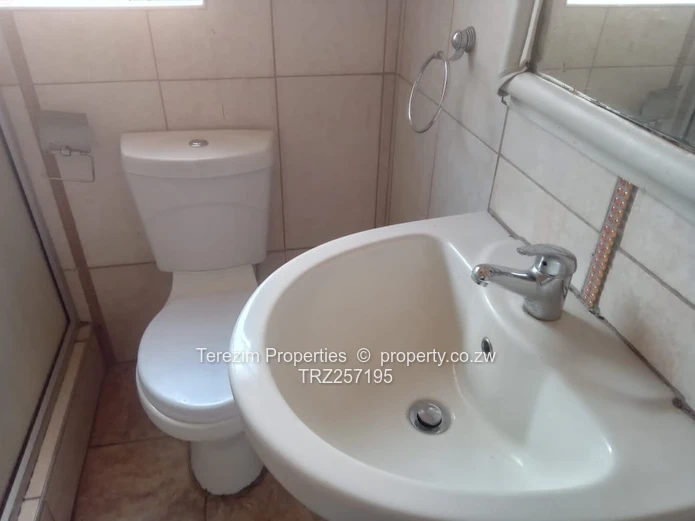 Zimre Park House to Let