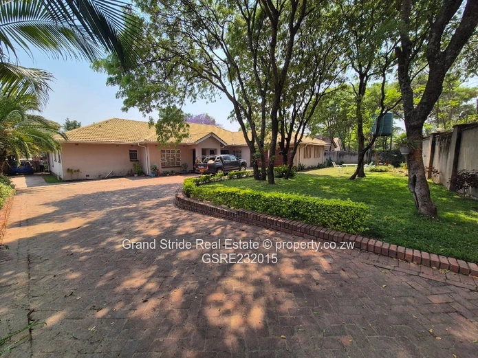House For Sale In Queensdale (Sole Mandate)
