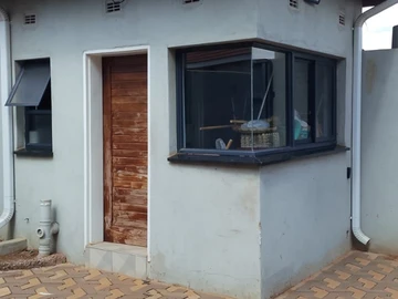 6 Bedroom House