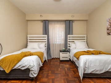 2 Bedroom Flat & Apartment