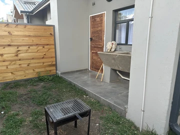 2 Bedroom Flat & Apartment