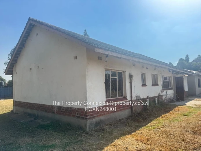 Prime Location & Secure Family Living: 3-Bed House to Rent – Bluffhill