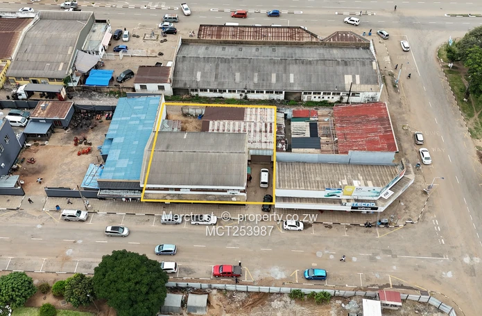 Valuable commercial space!