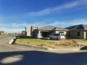 4 Bedroom Flat & Apartment