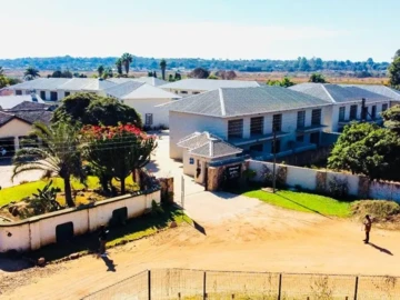 2 Bedroom Flat & Apartment