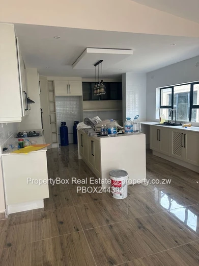 Cluster Unit for rent in Waterfalls