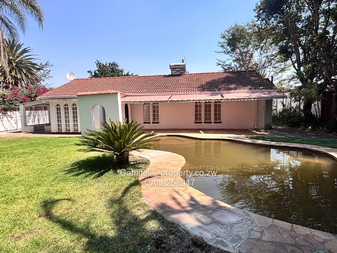 Strathaven 3-Bed Home - Pool, Borehole & Large Garden