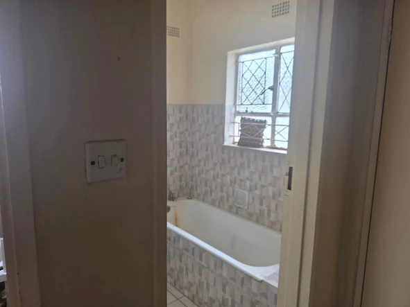 2 Bedroom Flat & Apartment