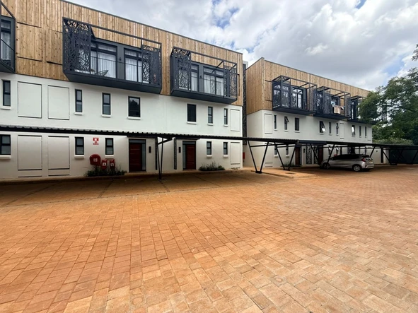 2 Bedroom Flat & Apartment