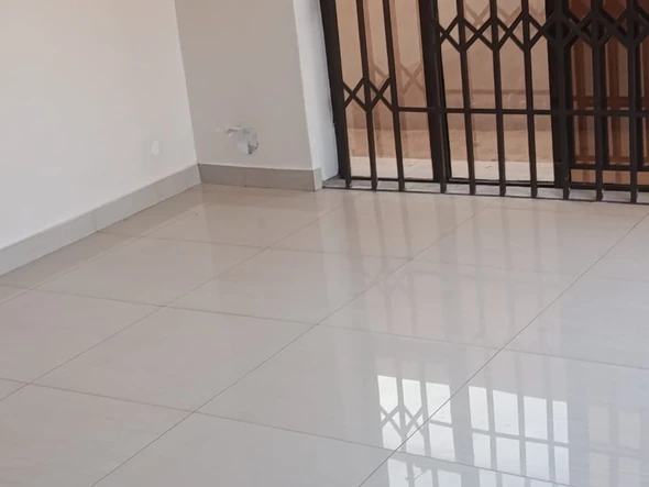 2 Bedroom Flat & Apartment