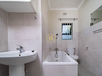 3 Bedroom Flat & Apartment