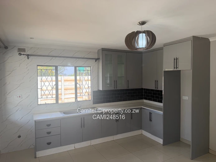 Sunlit 2-Bed Greencroft Cottage — Borehole, Modern Kitchen