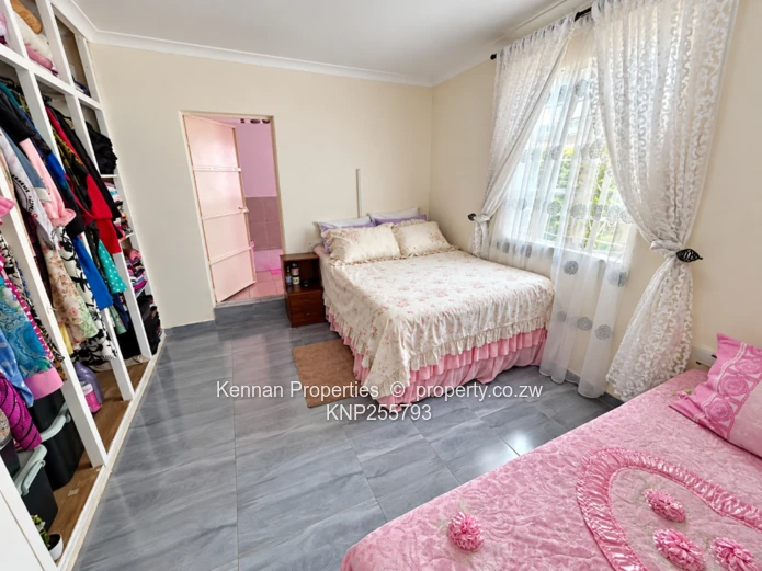 Compact 2-Bedroom Cottage – Excellent Location
