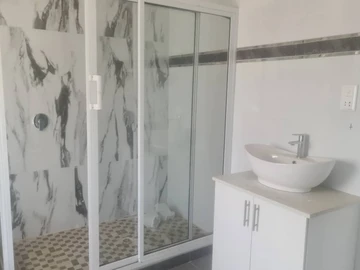 5 Bedroom Garden Flat