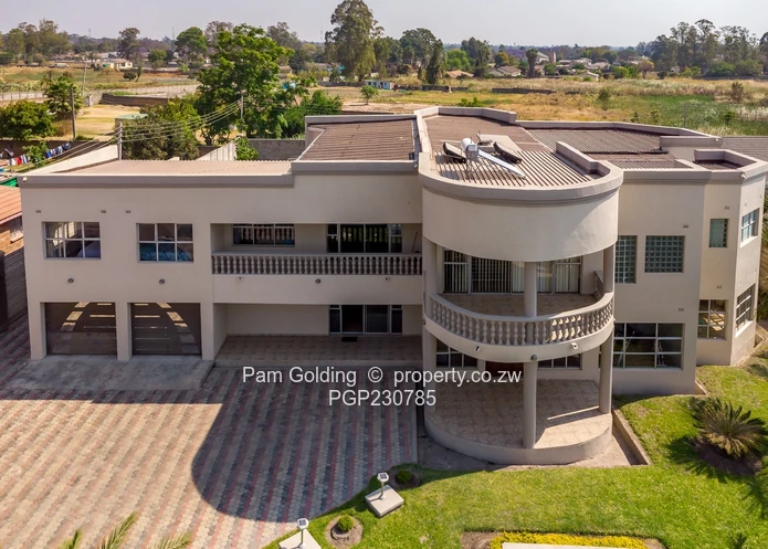 Luxury living home (Sole Mandate)