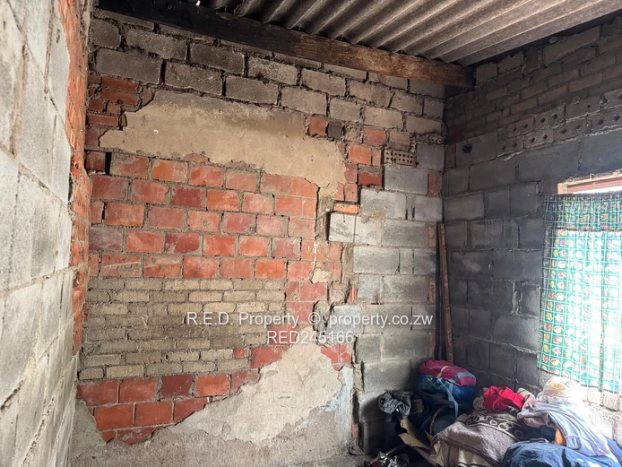 Renovation Opportunity In Luveve!