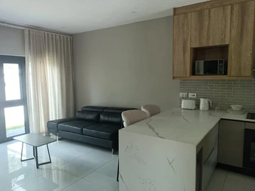 2 Bedroom Flat & Apartment