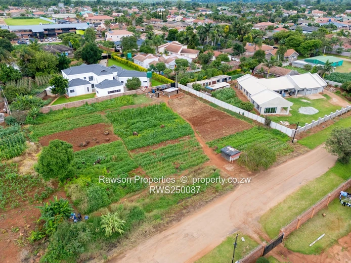 A choice of 3 Stands close to Westgate Mall 900sqm Hurry! (Sole Mandate)